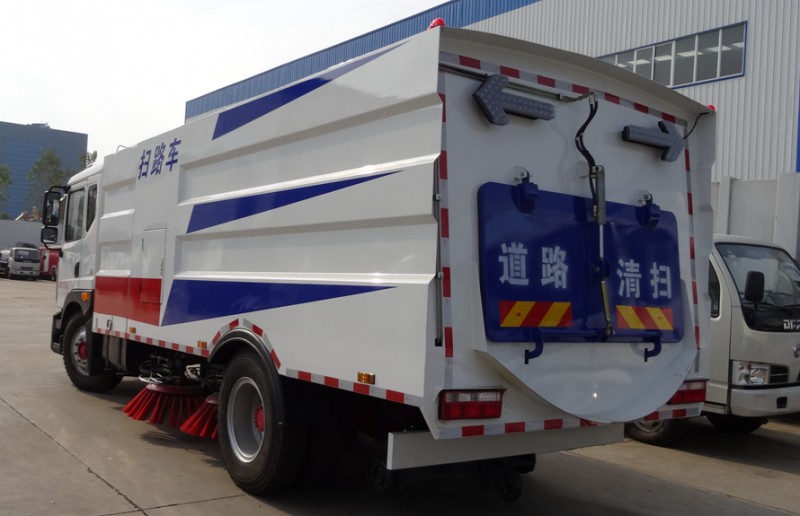 多利卡D7掃路車(chē)8噸掃路車(chē)圖片