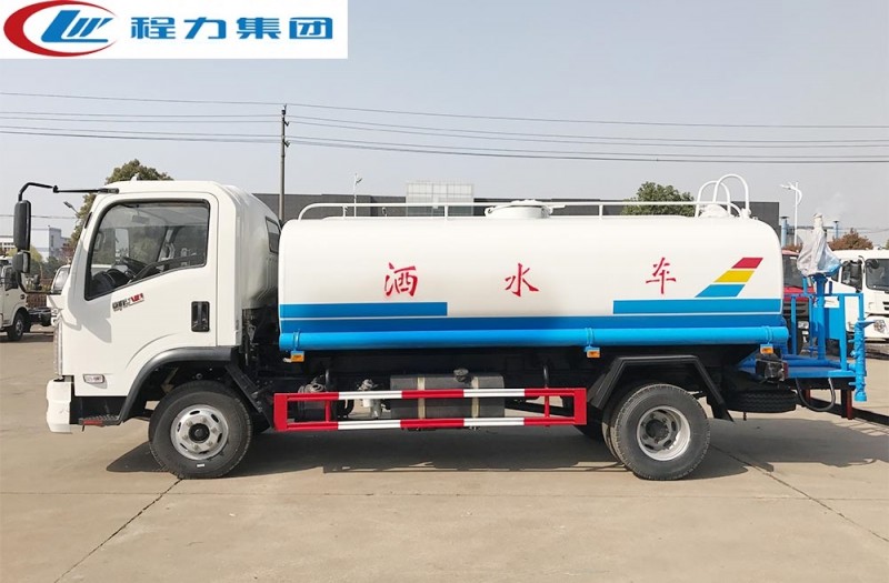 東風(fēng)D912新款8-12方灑水車(chē)