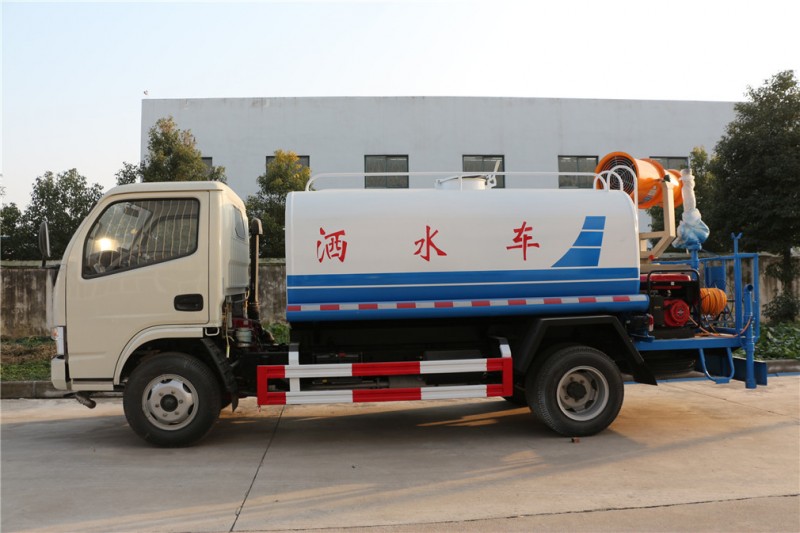 東風(fēng)多利卡（3方）綠化噴灑車(chē)