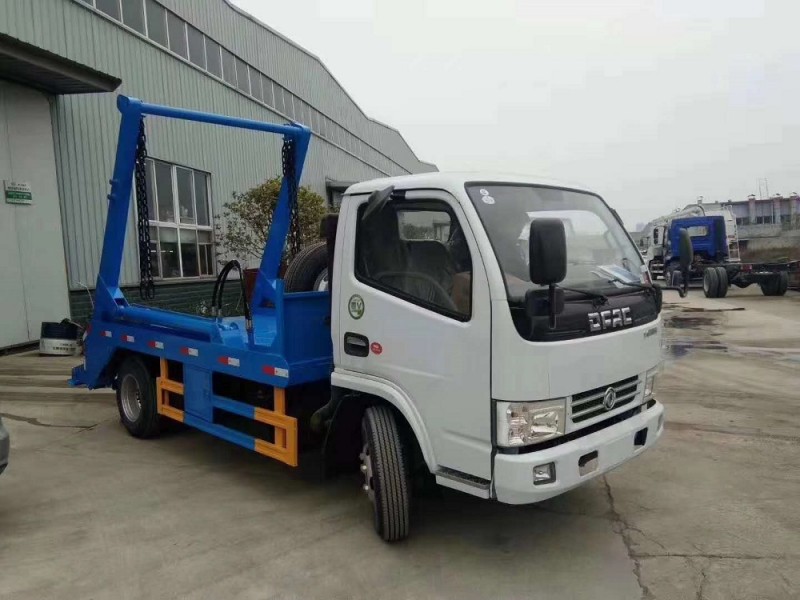 東風(fēng)小多利卡5-6方擺臂垃圾車(chē)