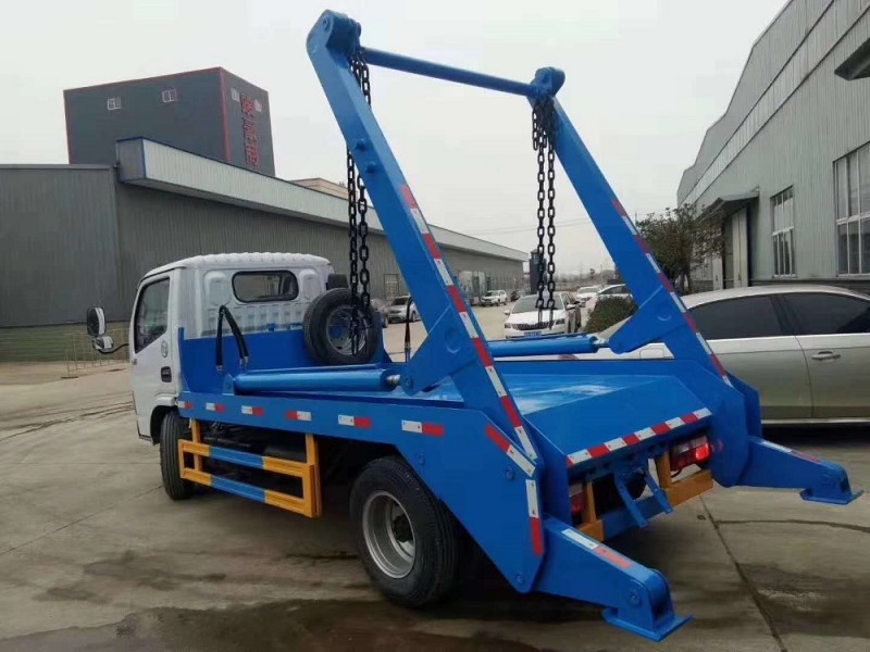 東風(fēng)小多利卡5-6方擺臂垃圾車(chē)