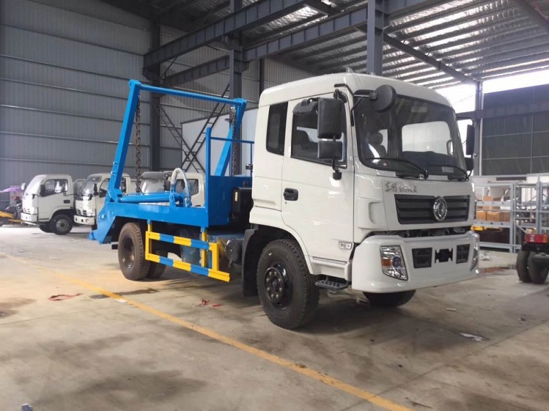 東風(fēng)專(zhuān)底10方擺臂垃圾車(chē)