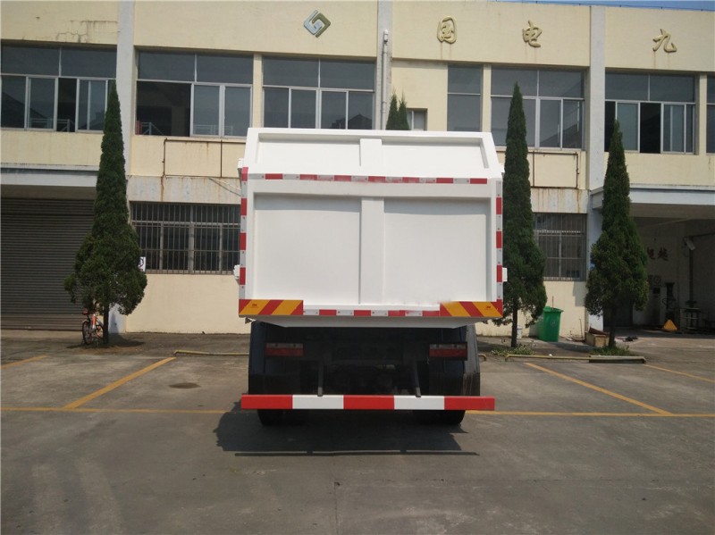 東風(fēng)專(zhuān)底12方對接垃圾車(chē)