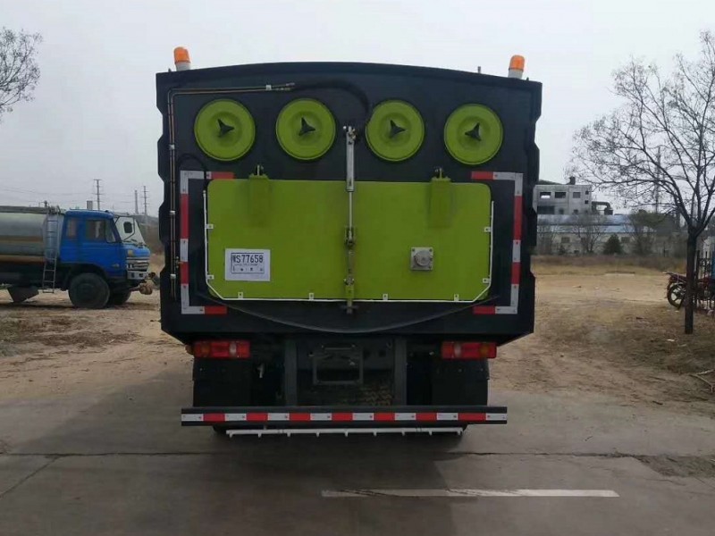 東風(fēng)天錦12方吸塵車(chē)