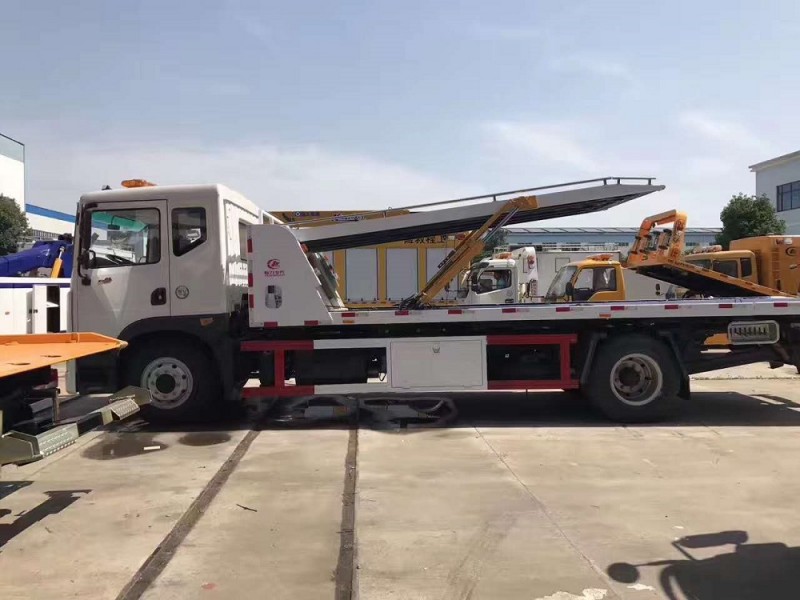 東風(fēng)D9一拖三清障車(chē)