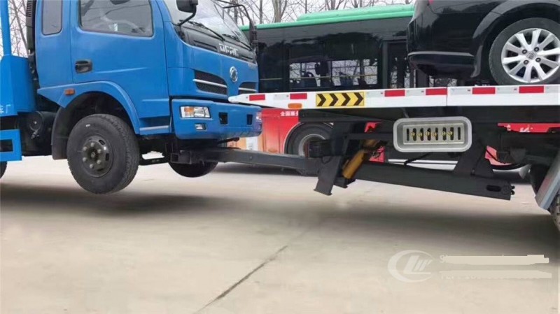 東風(fēng)D9一拖三清障車(chē)