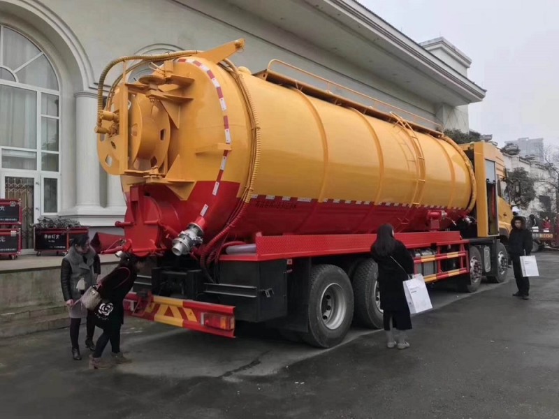 東風(fēng)天龍前四后八36方大噸位重型清洗吸污車(chē)