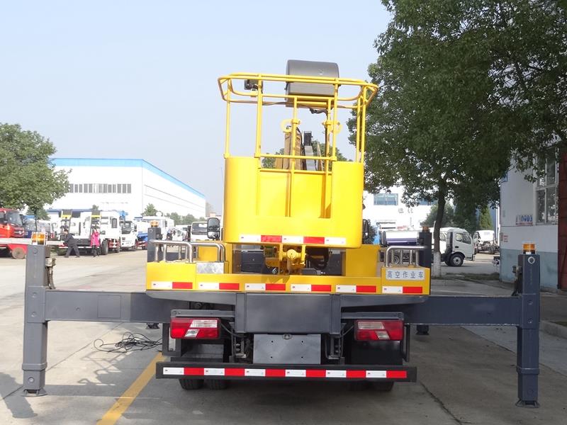 江鈴凱銳20米伸縮臂高空作業(yè)車(chē)圖片