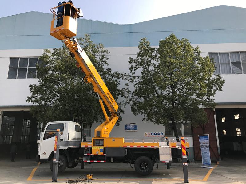 江鈴凱銳20米伸縮臂高空作業(yè)車(chē)圖片