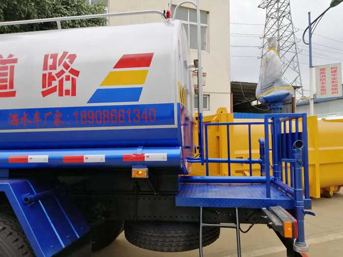 東風(fēng)T3灑水車(chē)（12方）圖片