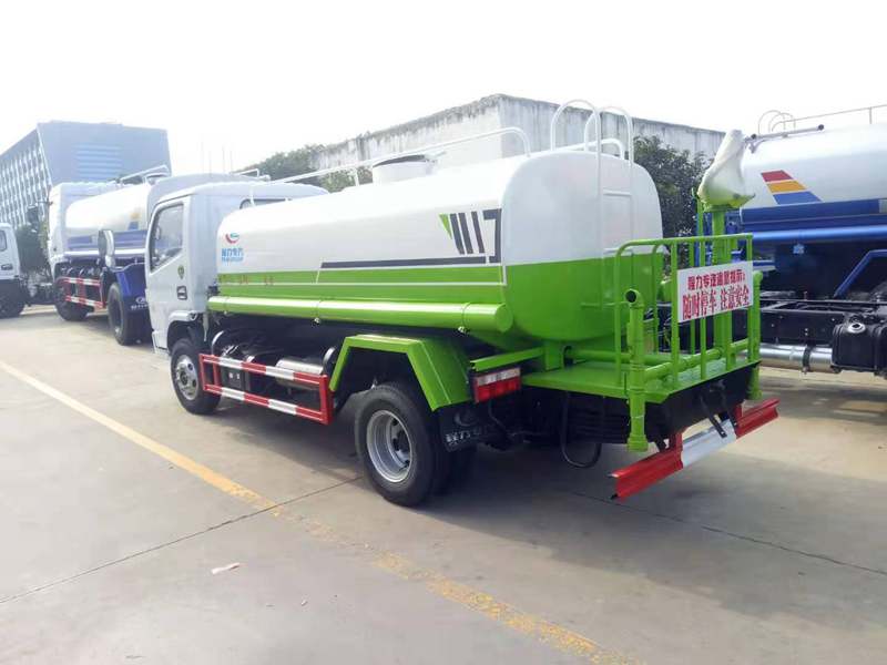 國六東風(fēng)5噸灑水車(chē)圖片