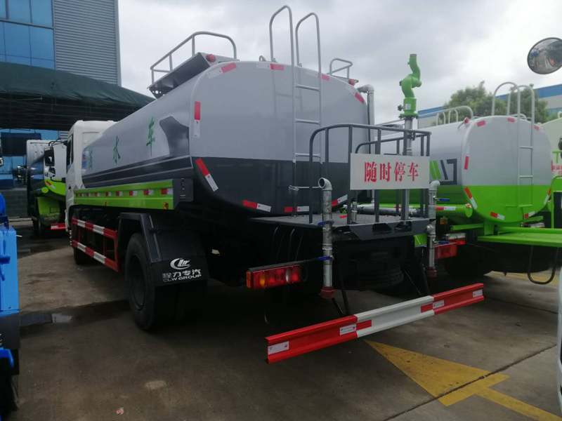 國六東風(fēng)天錦灑水車(chē)圖片