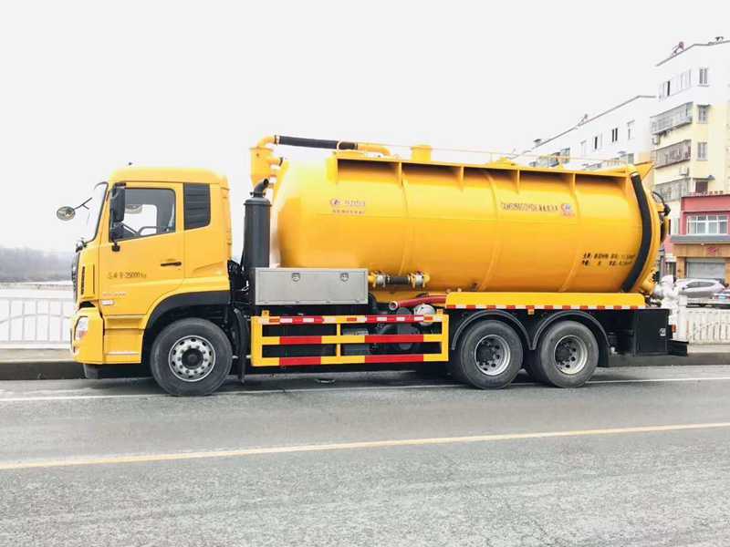 東風(fēng)天龍清洗吸污車(chē)圖片