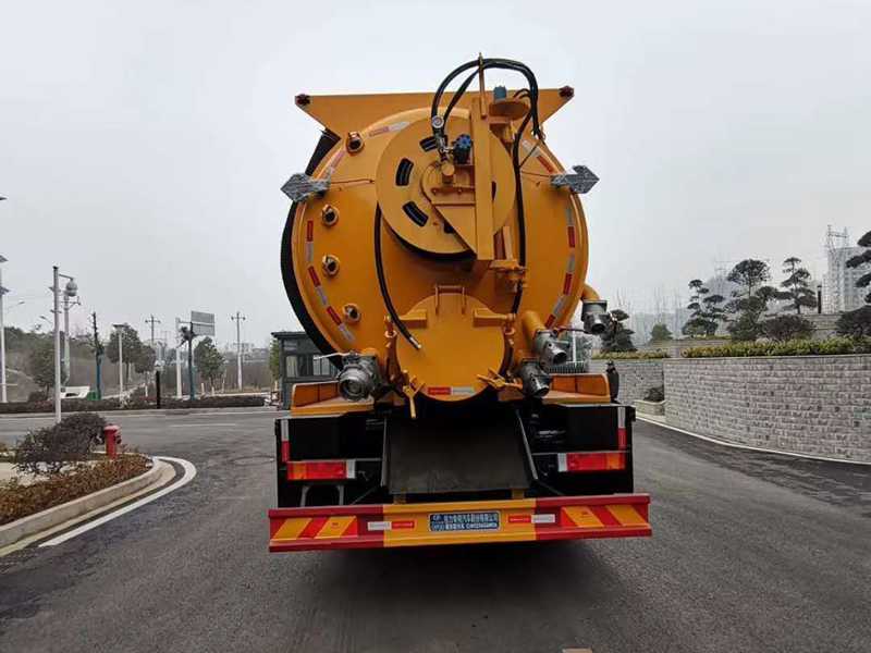 東風(fēng)天龍清洗吸污車(chē)圖片