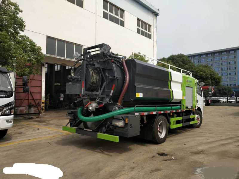 東風(fēng)多利卡清洗吸污車(chē)（10方）圖片