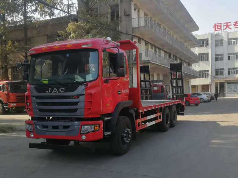 江淮后八輪平板運輸車(chē)圖片