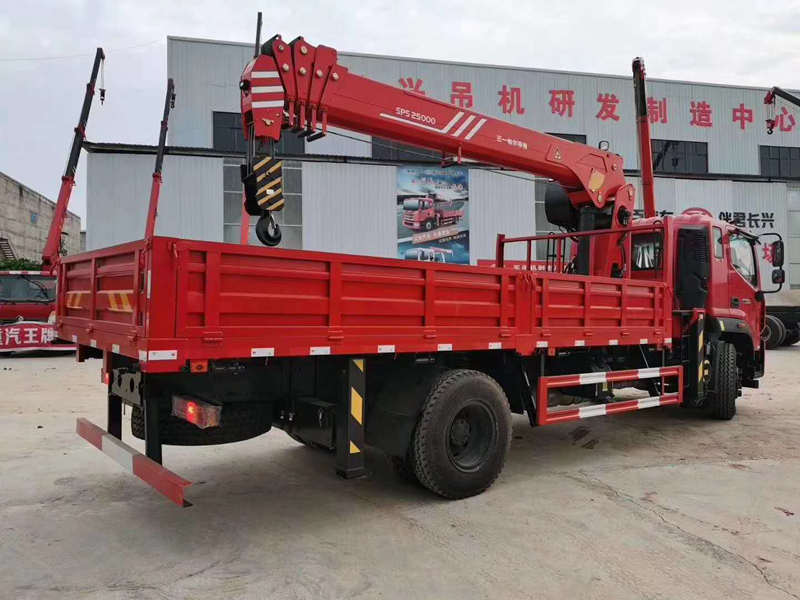 國六福田瑞沃隨車(chē)吊圖片