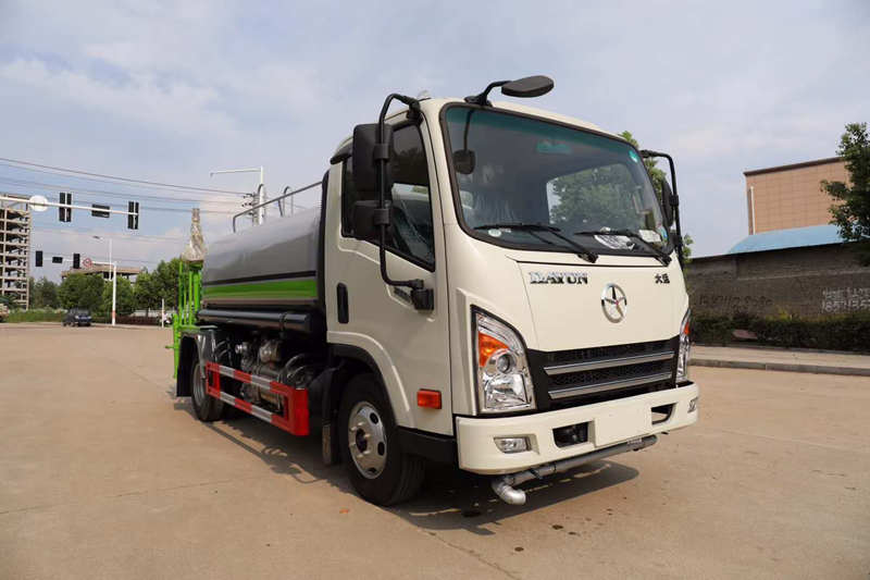 成都大運5噸灑水車(chē)