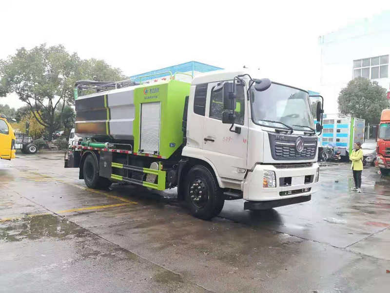 東風(fēng)天錦13.5方清洗吸污車(chē)
