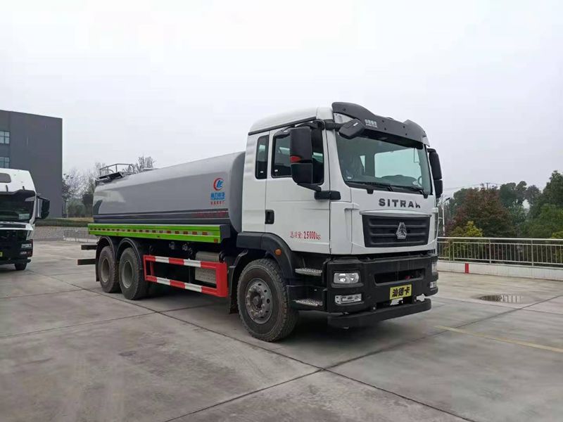 重汽汕德卡后八輪灑水車(chē)