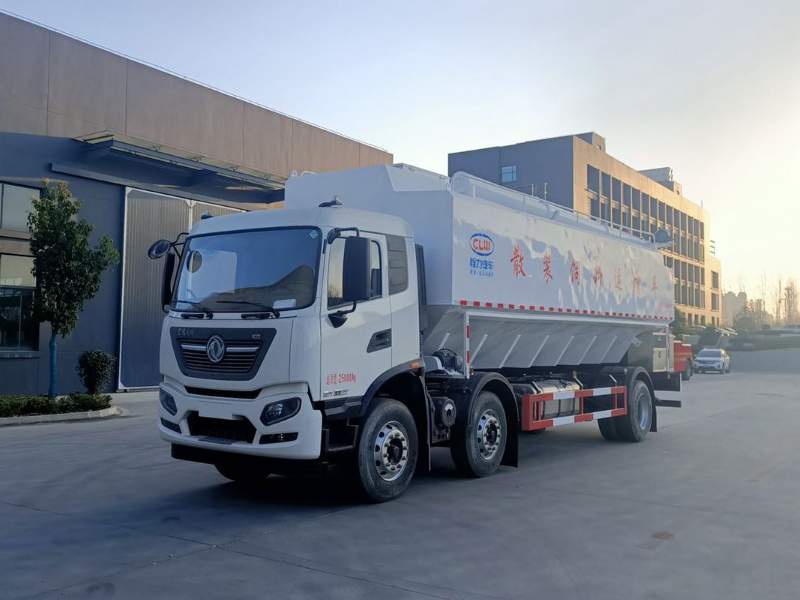 東風(fēng)天錦小三軸飼料車(chē)