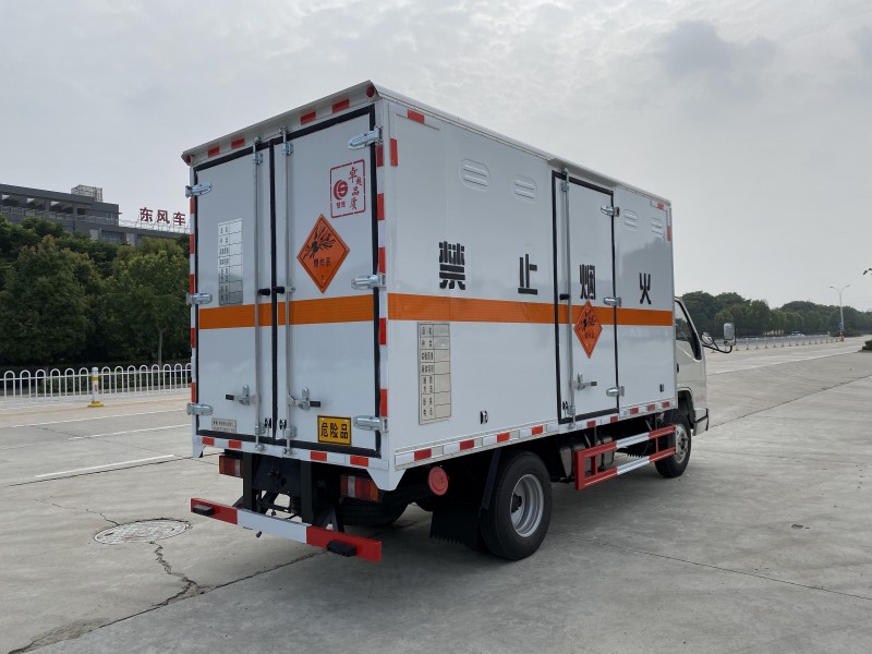 國六多利卡D6易燃液體廂式運輸車(chē)(全柴)