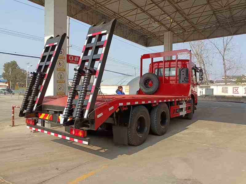 東風(fēng)D3L后八輪平板運輸車(chē)圖片