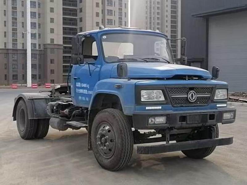 東風(fēng)尖頭半掛教練車(chē)